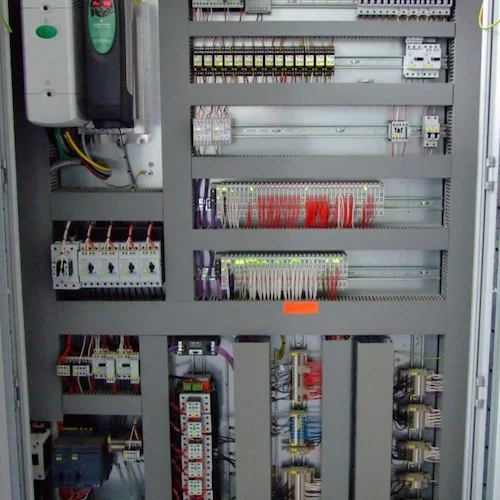 Rozdzielnica elektryczna z automatyką wykonana przez Klimanko